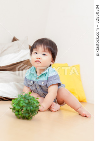 1歲的男孩 32850804
