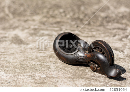 Vintage ink brush 32851064