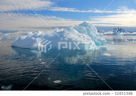 Iceberg ice floe reflection in Antarctic Peninsula 32851386