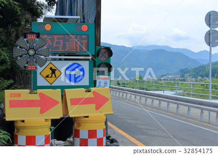 Traffic regulation _ alternate one-way traffic 32854175
