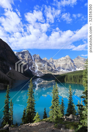 Canadian Rockies Banff National Park-Moraine Lake 32856360