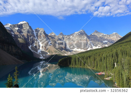Canadian Rockies Banff National Park-Moraine Lake 32856362
