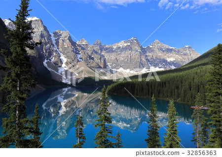 Canadian Rockies Banff National Park-Moraine Lake 32856363