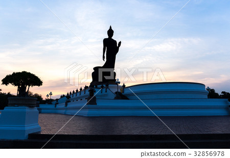 Silhouette standing big Buddha in Phutthamonthon Silhouette standing big Buddha in Phutthamonthon 32856978
