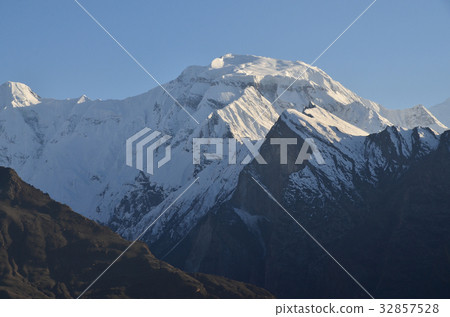 Beautiful mountain and sky seen from Hunza Dujkel hill in Pakistan 32857528