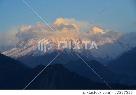 Beautiful mountain and sky seen from Hunza Dujkel hill in Pakistan 32857535