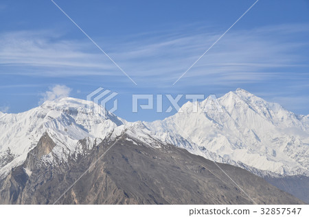 在巴基斯坦的罕薩山美麗的山和天空 32857547