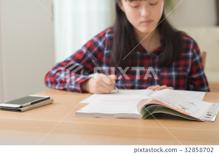 Living study Living study 32858702
