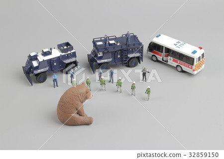 set of figure of police with toys car set of figure of police with toys car 32859150