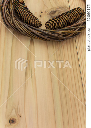 Board and tree nuts Board and tree nuts 32860175