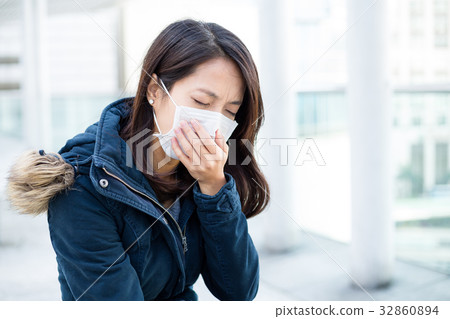 Asian woman want to vomit Asian woman want to vomit 32860894
