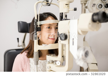 Young woman is having eye exam 32861020