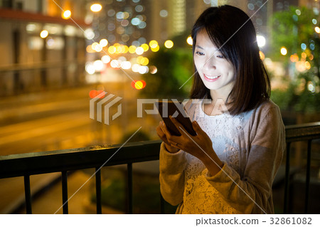 Woman use of mobile phone Woman use of mobile phone 32861082
