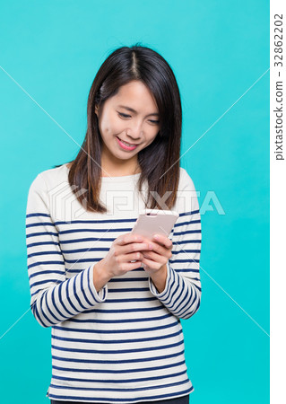 Woman use of cellphone Woman use of cellphone 32862202