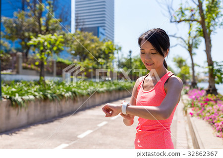 Sport Woman running with smart watch 32862367