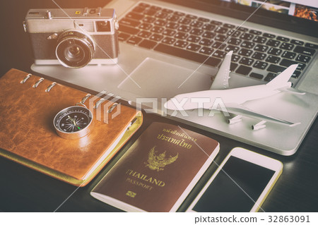 Travel Blogger Working desk in vitnage tone 32863091