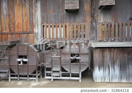 Threshing machine 32864218