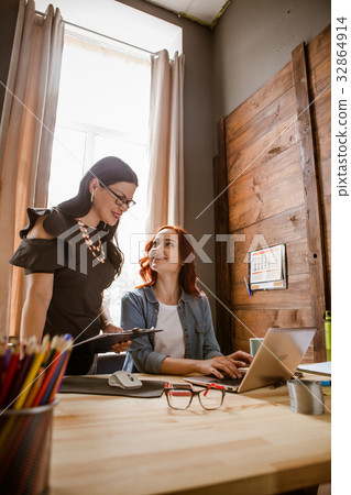 Business process, ladyboss communicating with 32864914