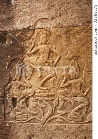 Bas-relief of three dancing women, Angkor Wat 32865575