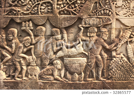 Wall carving of Prasat Bayon Temple, Angkor Wat Wall carving of Prasat Bayon Temple, Angkor Wat 32865577