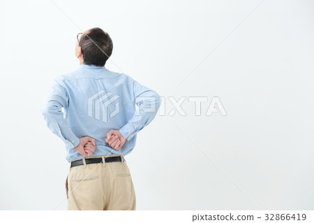 老人背痛 32866419