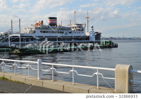 橫濱港，碼頭和Hikawamaru 32866933