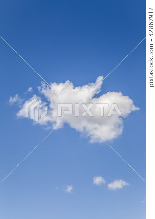 Cloud in blue sky Cloud in blue sky 32867912