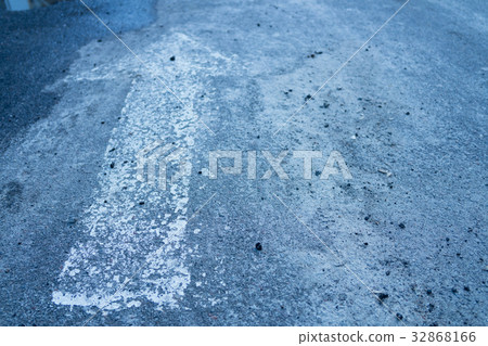 Forward arrow on the asphalt Forward arrow on the asphalt 32868166