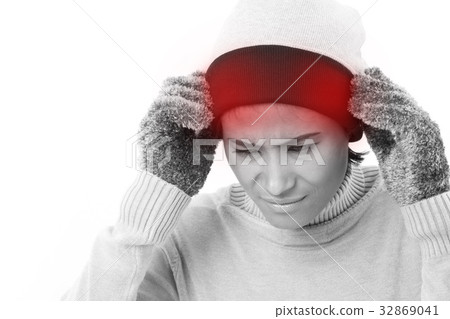 sick woman suffering from headache 32869041