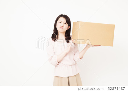 Moving Home Delivery Luggage Woman New Life Lifestyle 32871487