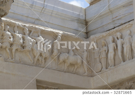 The ruins of the ancient antique city of Ephesus t 32871665