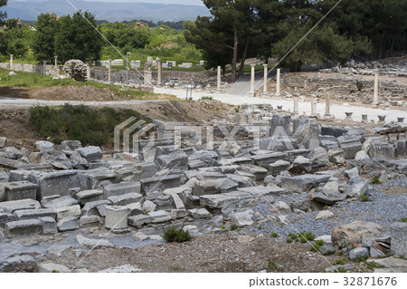 The ruins of the ancient antique city of Ephesus t 32871676