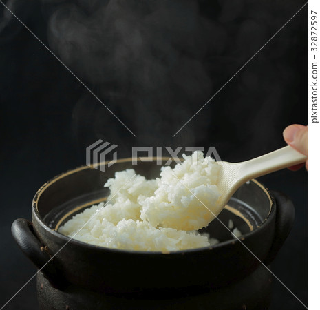 Rice cooked rice 32872597
