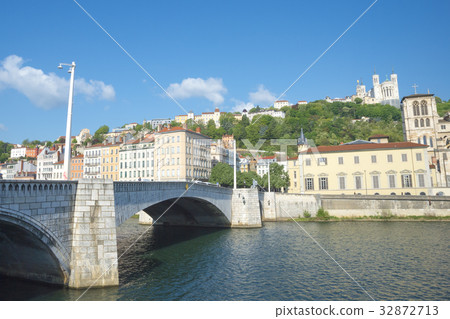 從索恩河到富爾維爾山和巴黎圣母院 從索恩河到富爾維爾山和巴黎圣母院 32872713