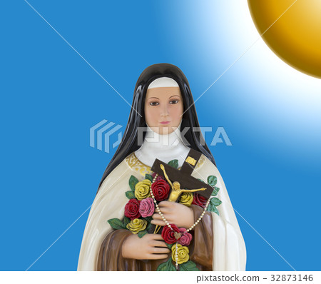 Virgin Mary statue Virgin Mary statue 32873146