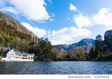 Lake Yurin of Yufuin Lake Yurin of Yufuin 32874039