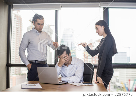 Businessman have some mistake for working 32875773