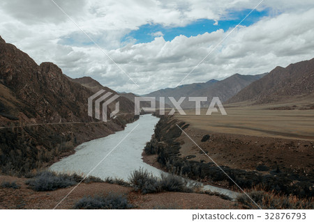 Katun River on a summer day, travel across Altai Katun River on a summer day, travel across Altai 32876793