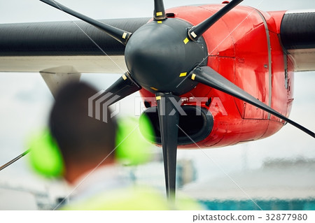 Traffic at the airport 32877980