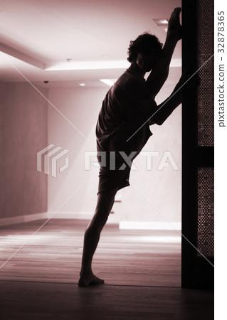 Man yoga stretching splits Man yoga stretching splits 32878365
