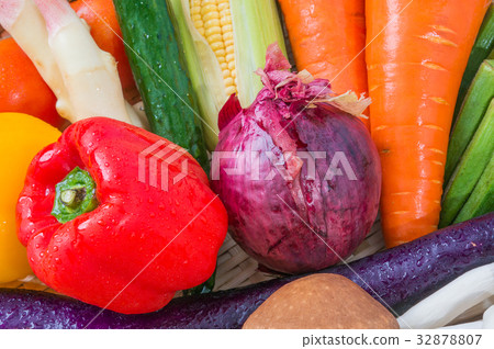 a basket of vegetables 32878807