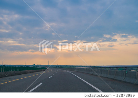 Fast road scene Fast road scene 32878989