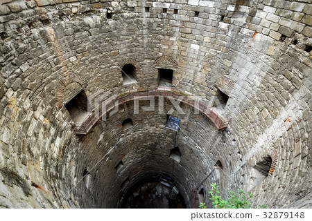 Inside the tower of the Yedikule Castle, Istanbul 32879148