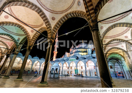 Blue Mosque at night in Istanbul Blue Mosque at night in Istanbul 32879238
