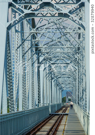 Old iron bridge 32879940