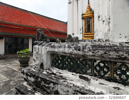 temple with red roof temple with red roof 32880607