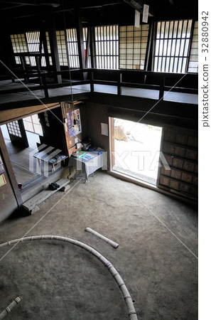 Second floor of the Tengoku Incomparables Lightning Den emon birthplace and the bar seat 32880942