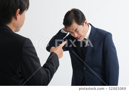 一個生氣的商人 32881069