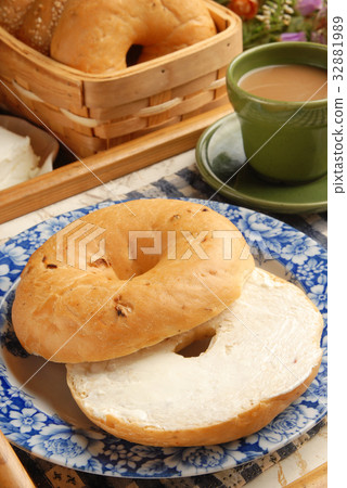 Bagel Bagel 32881989