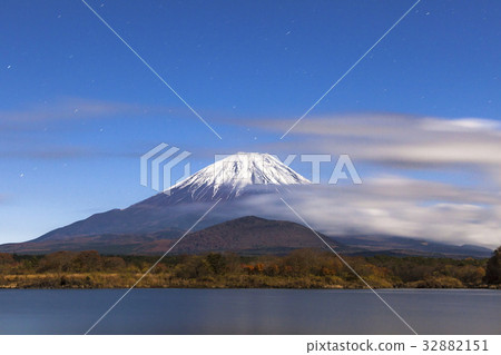 At Mt Fuji, Lake Osamu, Yamanashi Prefecture 32882151